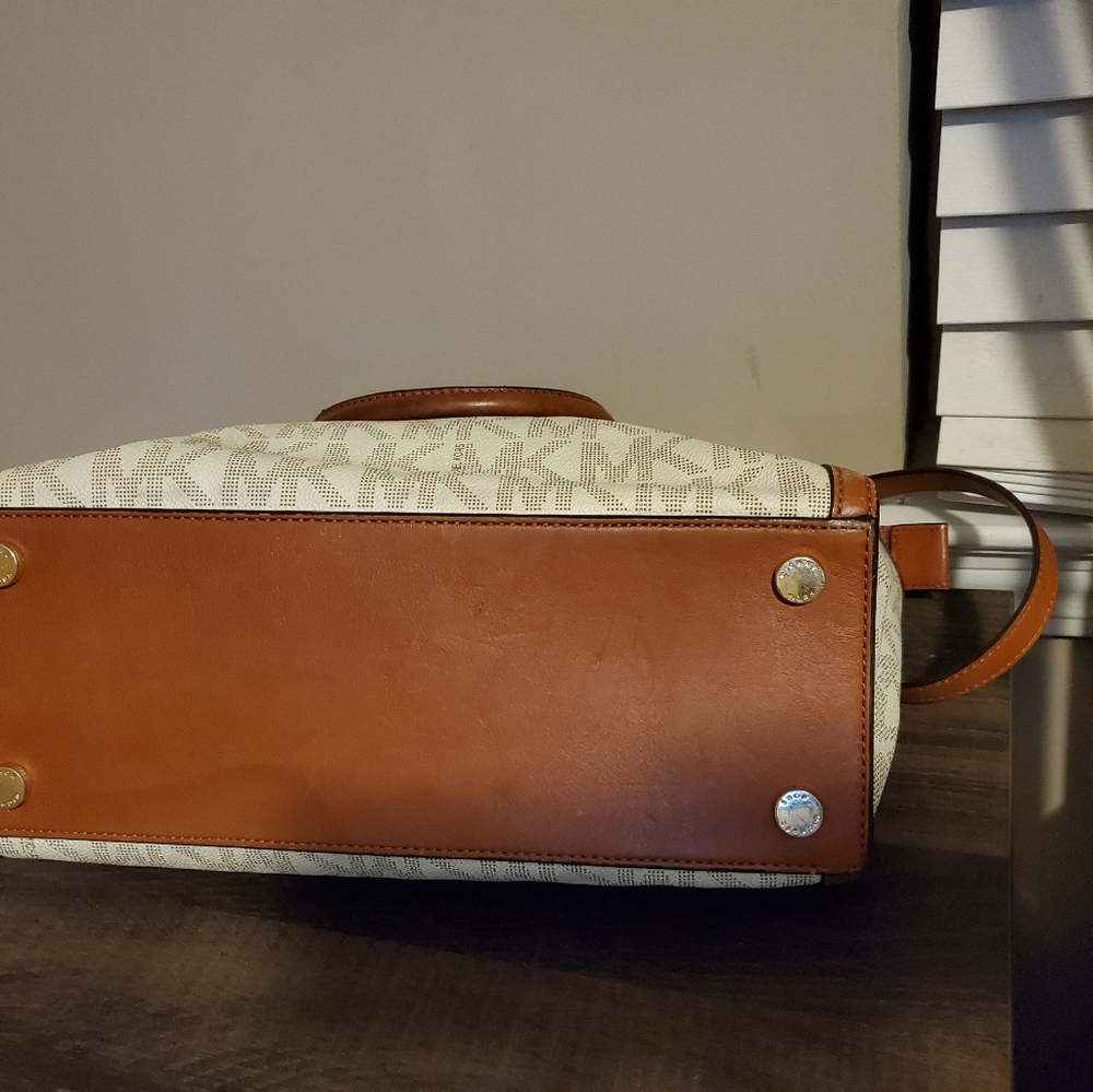 Handbag - Picture 4 of 4
